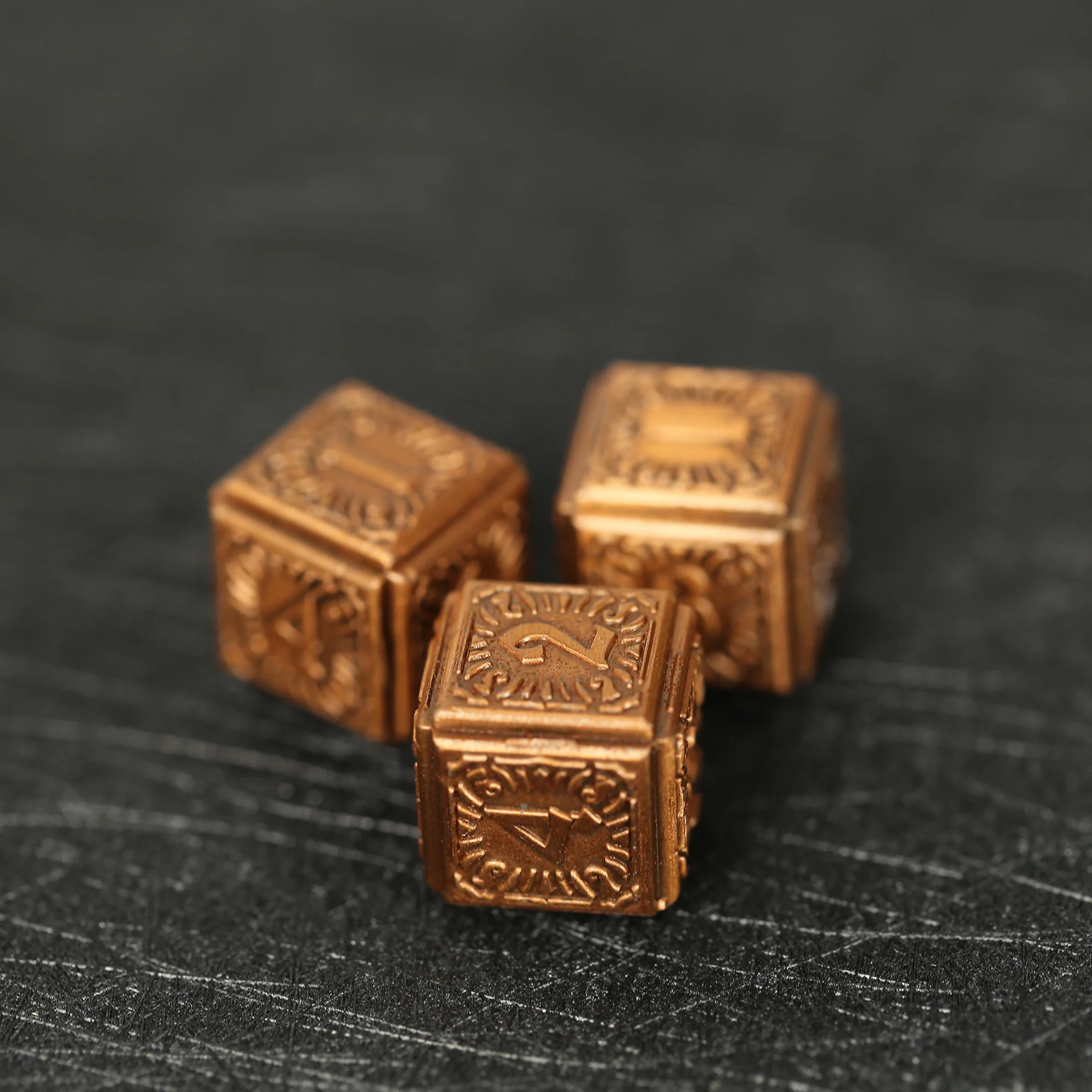 Abyssal Pearl Cthulhu D6 Metal Dice - Image 5