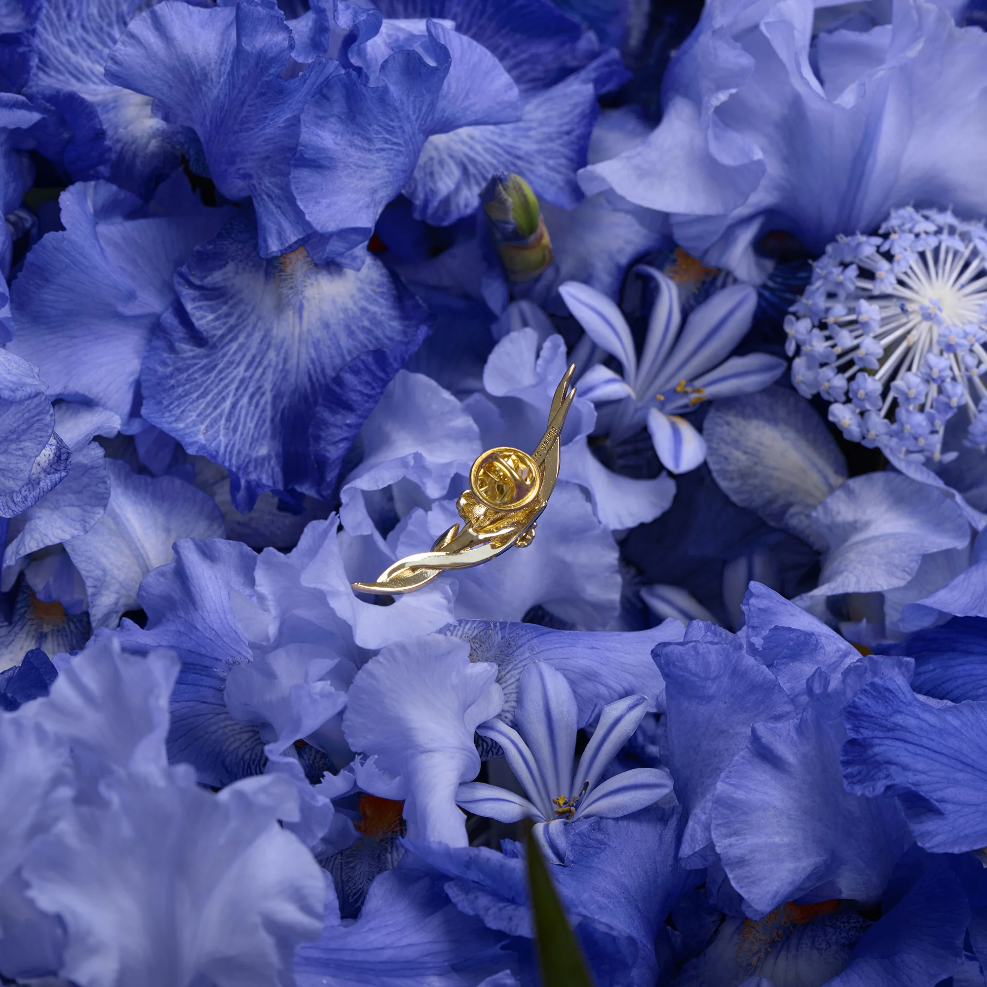 daparo Enamel Pins "Daparo Iris" - Image 5