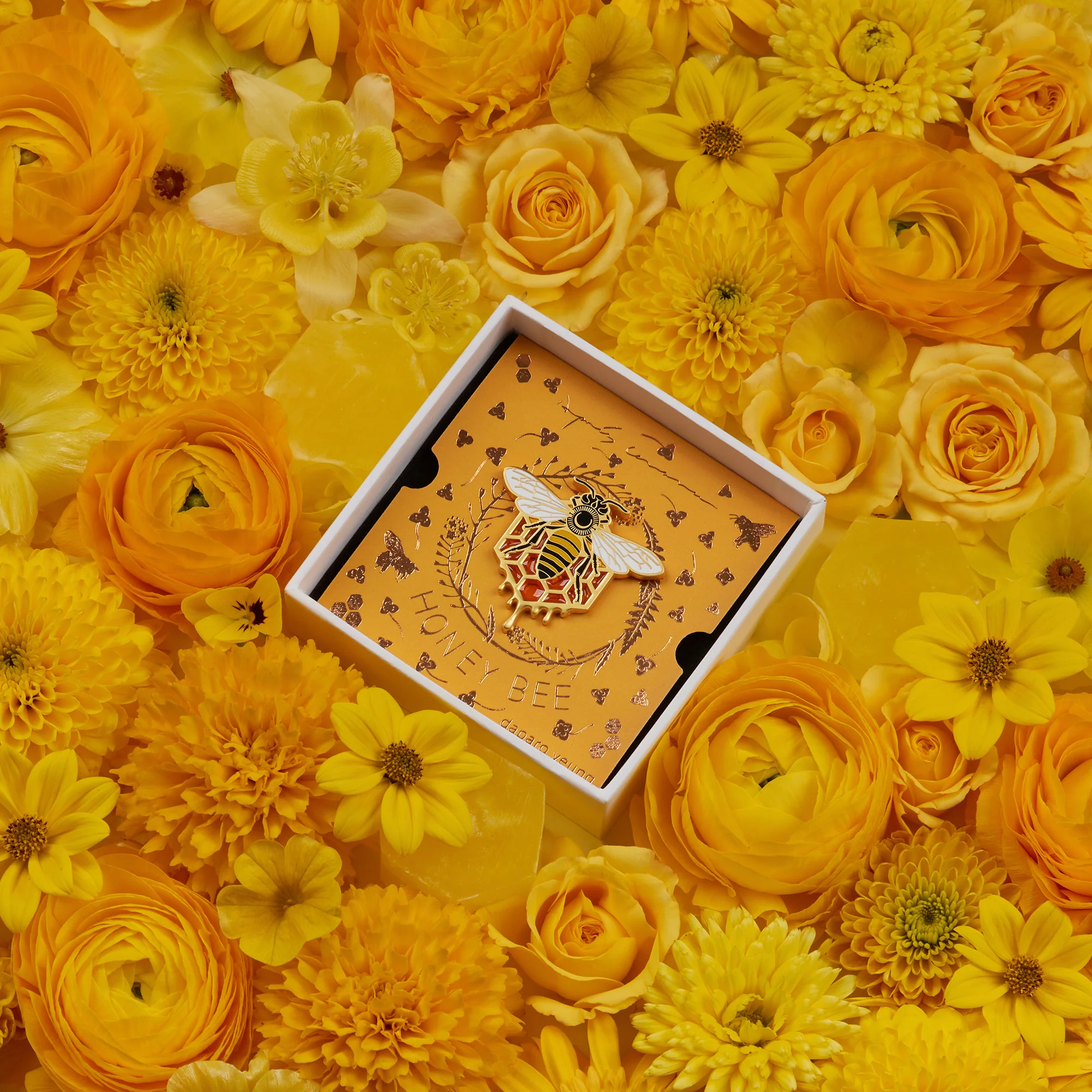 daparo Enamel Pins "Eastern Honey Bee" - Image 4