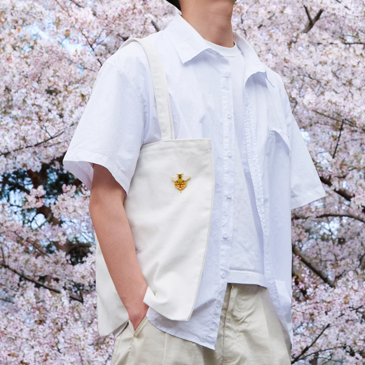 daparo Enamel Pins "Eastern Honey Bee" - Image 6