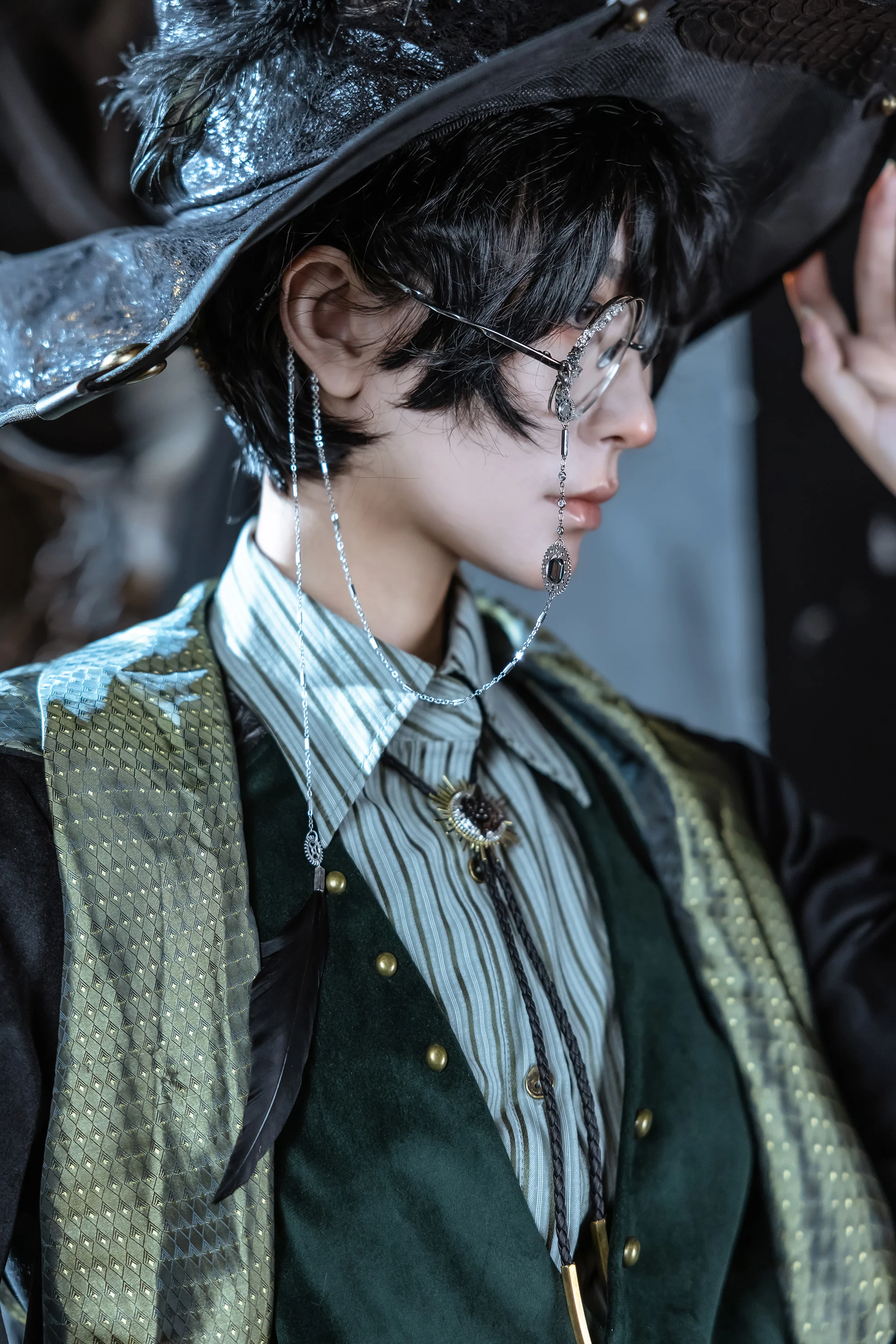 Lord of Mysteries Amon Series Crystal Gilded Monocle with Ornamental Chain - Image 4