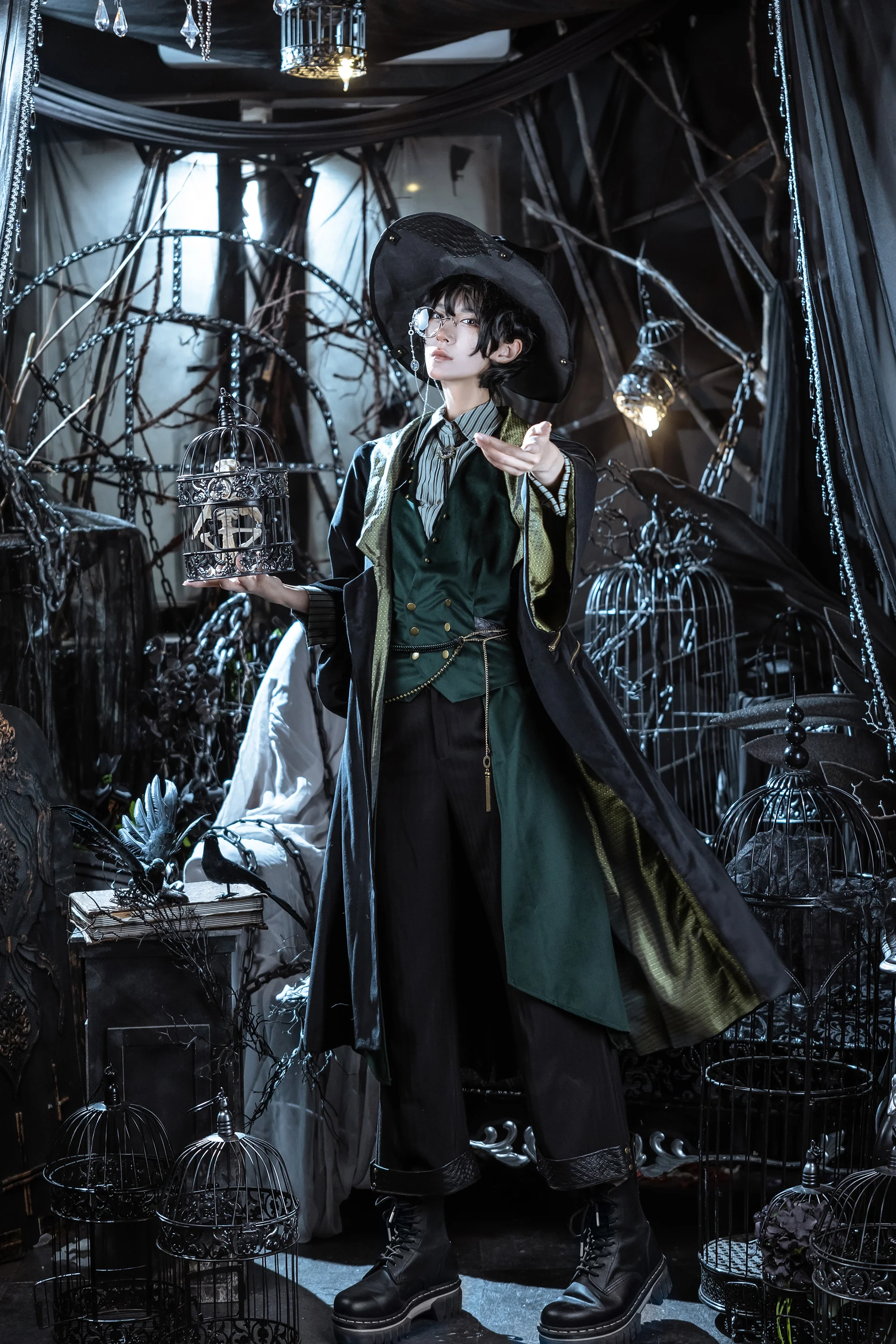 Lord of Mysteries Amon Series Crystal Gilded Monocle with Ornamental Chain - Image 5