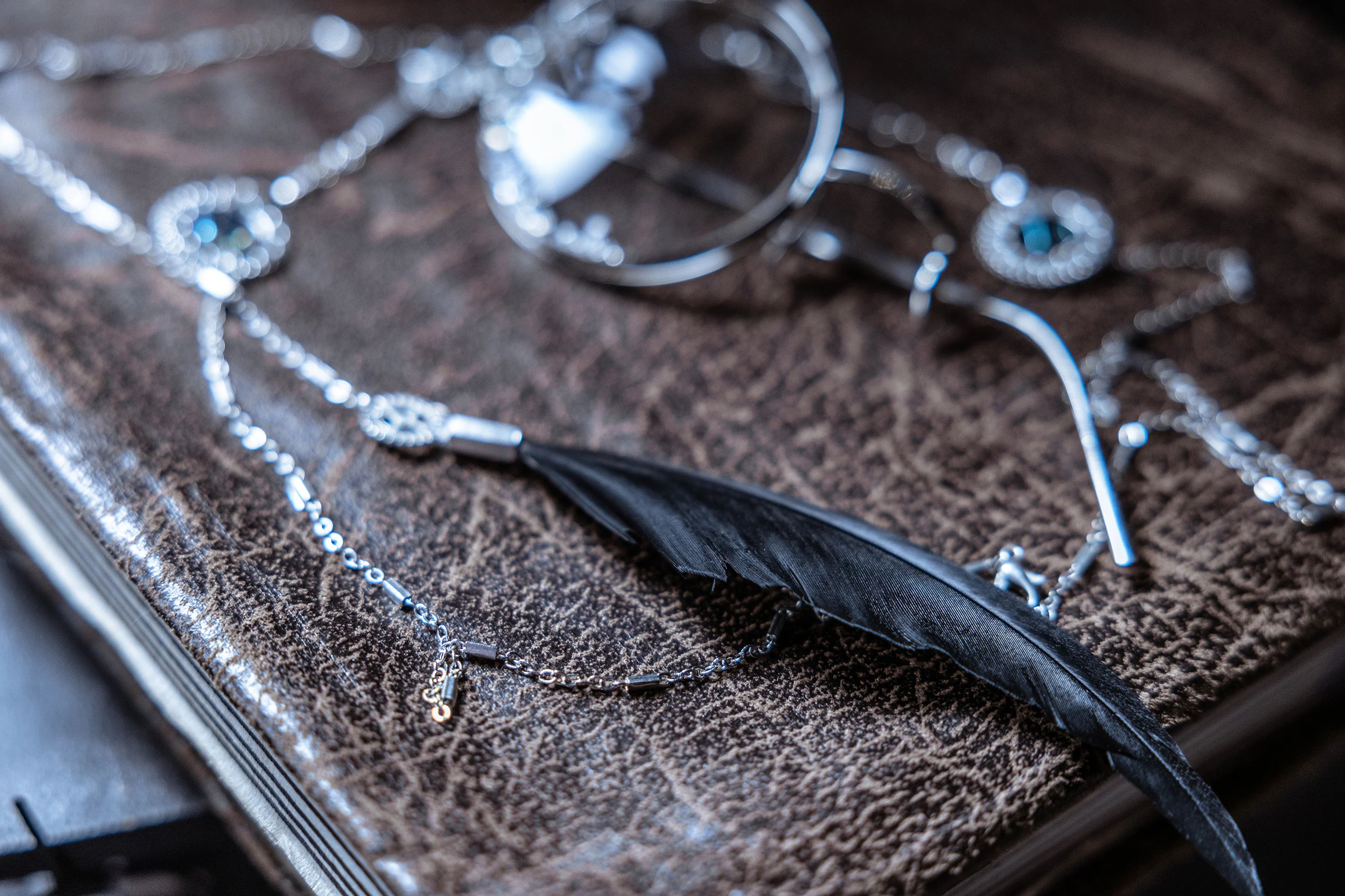 Lord of Mysteries Amon Series Crystal Gilded Monocle with Ornamental Chain - Image 9