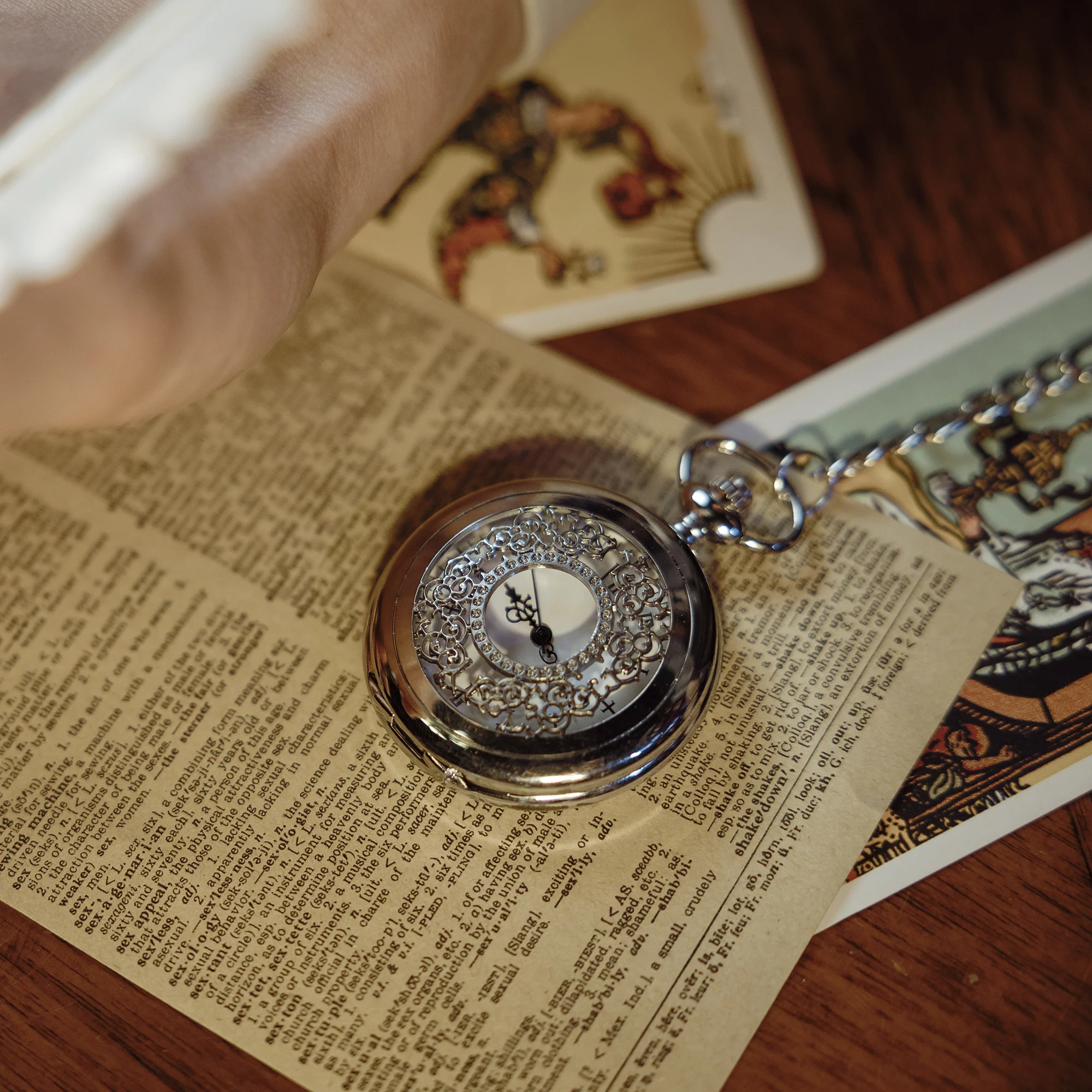 Lord of Mysteries Klein Series Handcrafted Steampunk Quartz Pocket Watch - Image 3