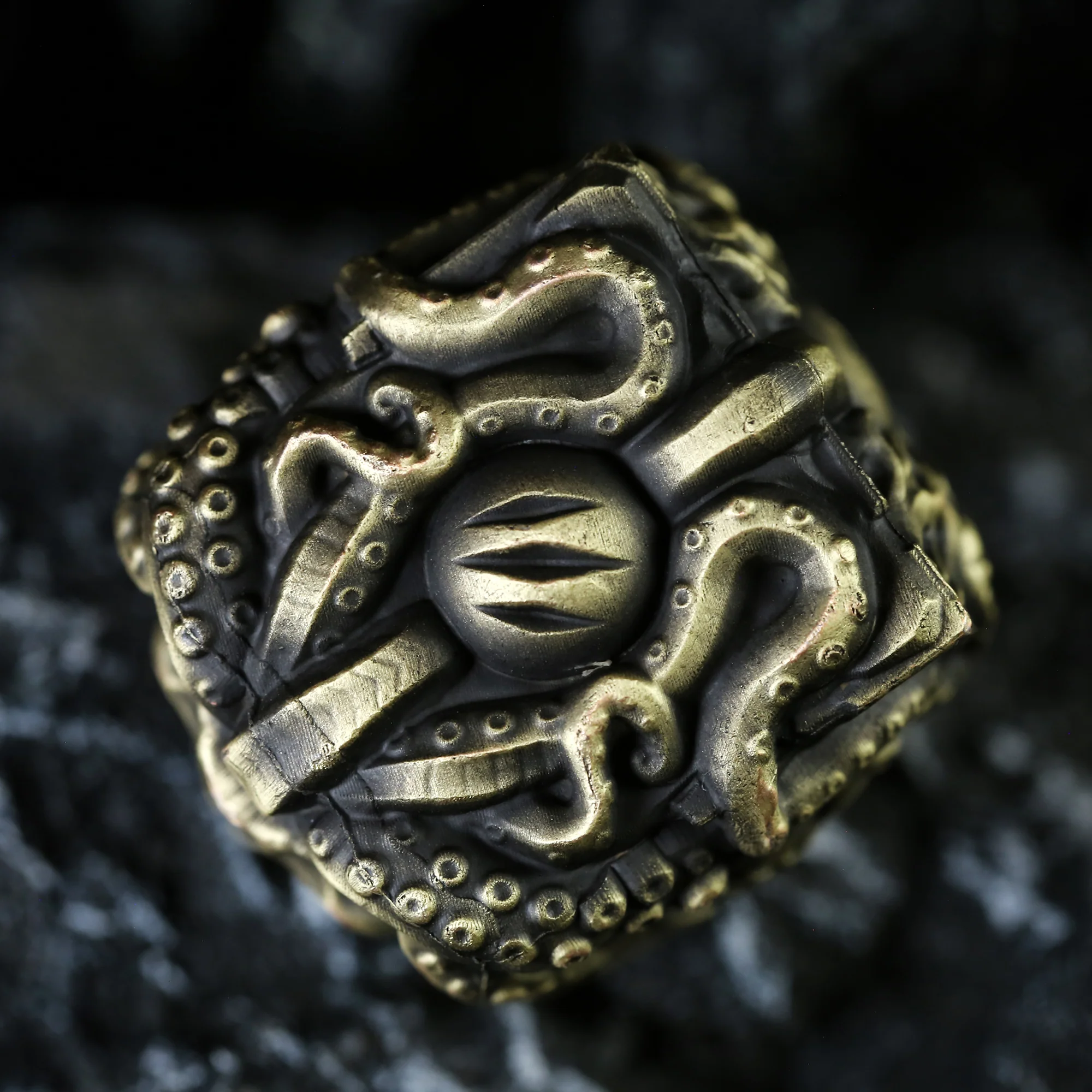 The Keeper of Arcane Lore Collectible Metal Dice - Image 4